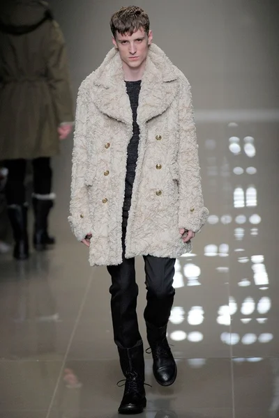Look 15